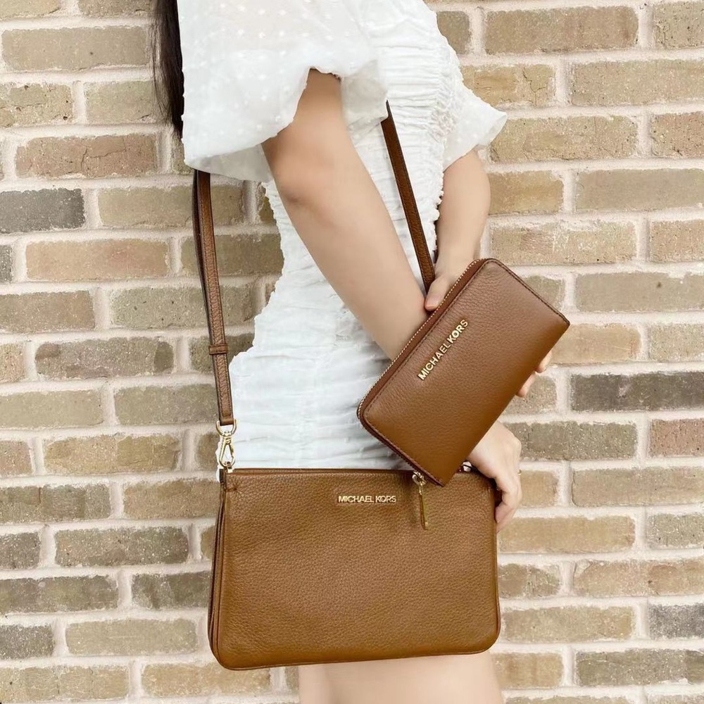 BUNDLE💕- NWT Michael Kors Crossbody & Wallet - Picture 2 of 3